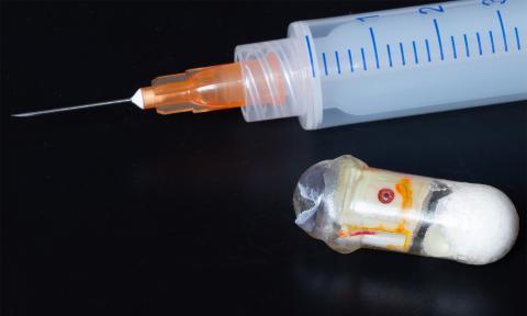 Mark-Prausnitz-needle-capsule-closeup_5169.jpg